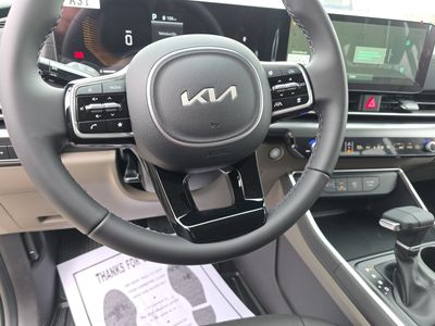 2026 Kia Carnival — photo 8 view