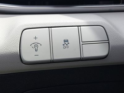 2024 Hyundai Elantra — photo 13 view