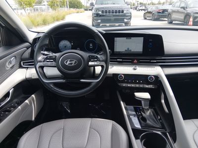 2024 Hyundai Elantra — photo 12 view