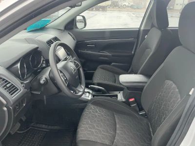 2025 Mitsubishi Outlander Sport — photo 9 view