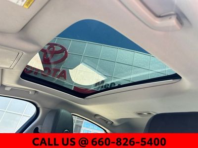 2017 Jaguar XF — photo 12 view