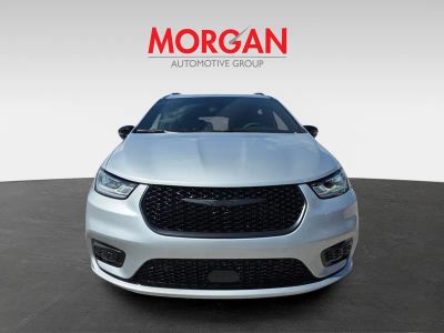 2026 Chrysler Pacifica — side profile view