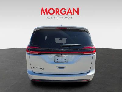 2026 Chrysler Pacifica — detail view
