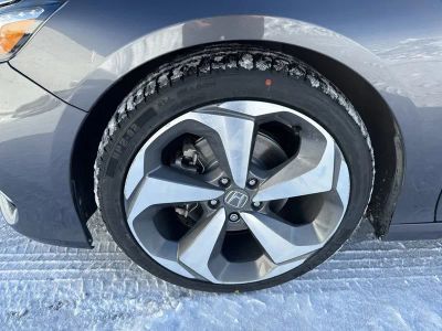 2020 Honda Accord Sedan Touring 2.0T Auto — photo 11 view