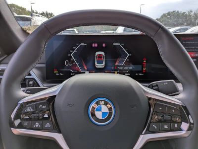 2025 BMW i4 — photo 27 view