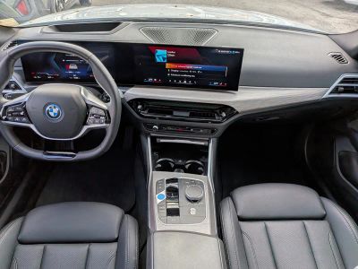 2025 BMW i4 — photo 17 view