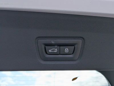 2025 BMW i4 — photo 14 view