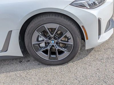 2025 BMW i4 — photo 11 view
