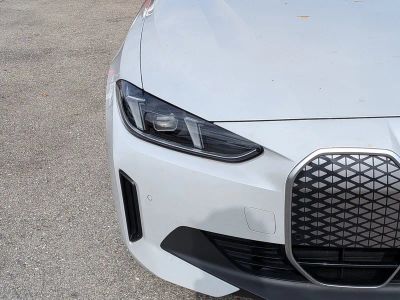 2025 BMW i4 — photo 10 view