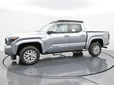 2025 Toyota Tacoma - Photo 2