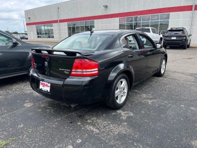 2010 Dodge Avenger — side profile view