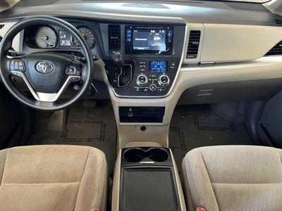 2015 Toyota Sienna - Photo 3