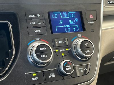 2015 Toyota Sienna - Photo 23