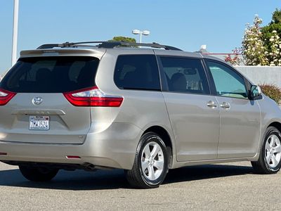 2015 Toyota Sienna - Photo 2