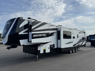 2026 Jayco Seismic - Photo 2