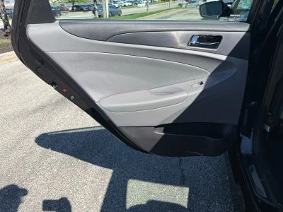 2014 Hyundai Sonata Hybrid - Photo 32
