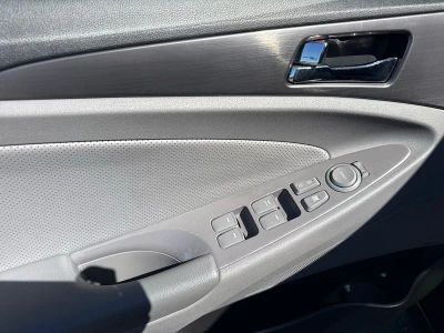 2014 Hyundai Sonata Hybrid - Photo 18