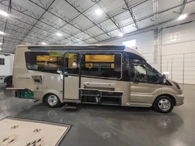 2023 Leisure Travel Vans WONDER — photo 17 view