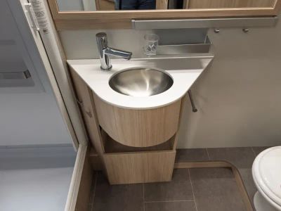 2023 Leisure Travel Vans WONDER — photo 13 view