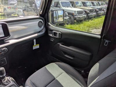 2026 Jeep Wrangler — photo 17 view