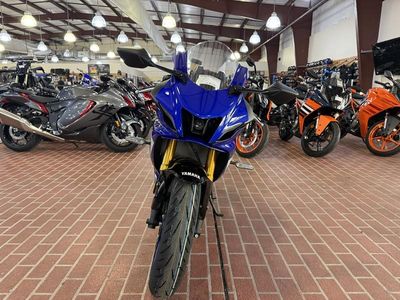 2025 Yamaha YZF-R7 - Photo 3