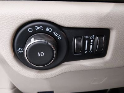 2024 Chrysler Pacifica — photo 13 view