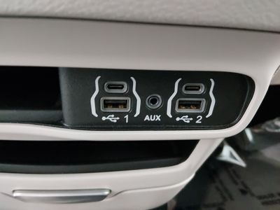 2024 Chrysler Pacifica — photo 19 view