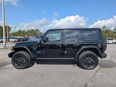 2025 Jeep Wrangler - Photo 2