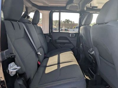 2025 Jeep Wrangler - Photo 25