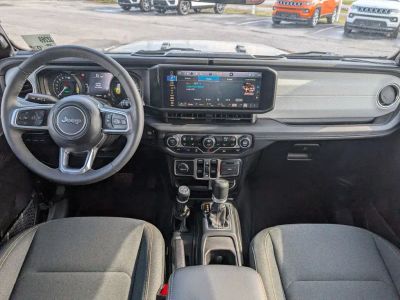 2025 Jeep Wrangler - Photo 23