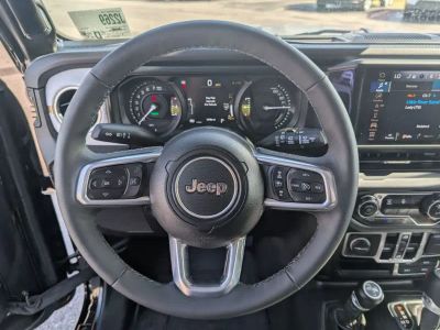 2025 Jeep Wrangler - Photo 11