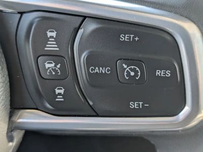 2025 Jeep Wrangler - Photo 17