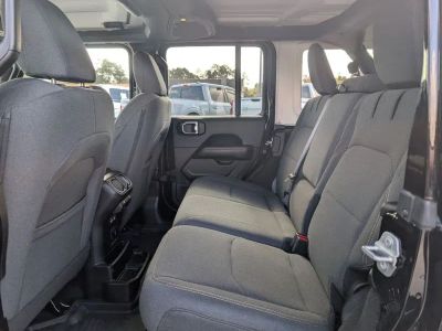 2025 Jeep Wrangler - Photo 22