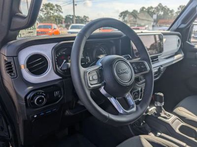 2025 Jeep Wrangler - Photo 28