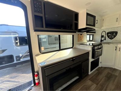 2026 VENTURE RV STRATUS - Photo 11