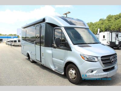2024 Leisure Travel Unity — side profile view