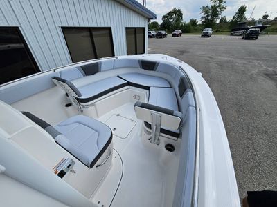 2026 Robalo R232 EX - Photo 13