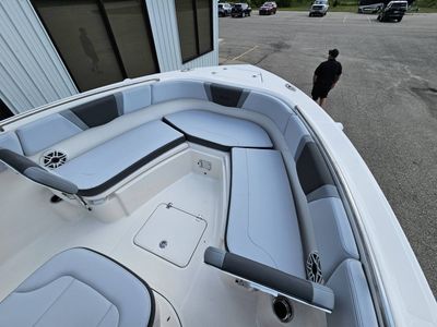 2026 Robalo R232 EX - Photo 14