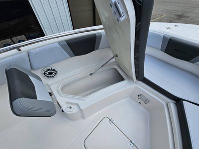 2026 Robalo R232 EX - Photo 15