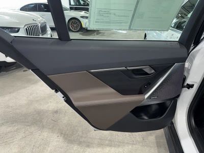 2025 BMW 5 Series — photo 16 view