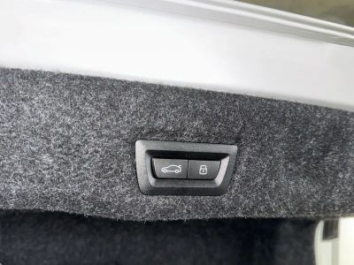 2025 BMW 5 Series — photo 14 view