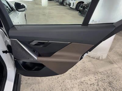 2025 BMW 5 Series — photo 11 view