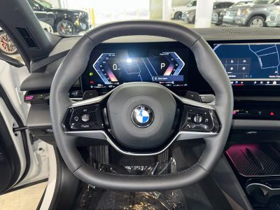 2025 BMW 5 Series — photo 21 view