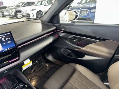2025 BMW 5 Series — photo 30 view