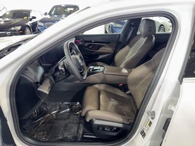 2025 BMW 5 Series — photo 19 view