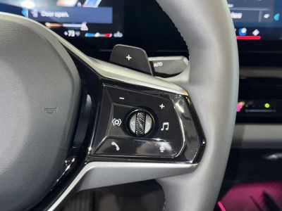 2025 BMW 5 Series — photo 23 view