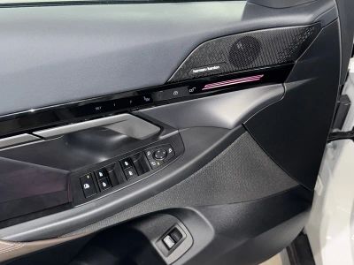 2025 BMW 5 Series — photo 18 view