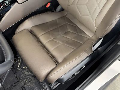 2025 BMW 5 Series — photo 34 view