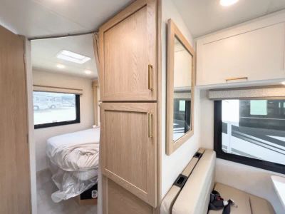 2027 Thor Motor Coach CHATEAU — photo 15 view