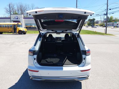 2025 Mitsubishi Outlander - Photo 11